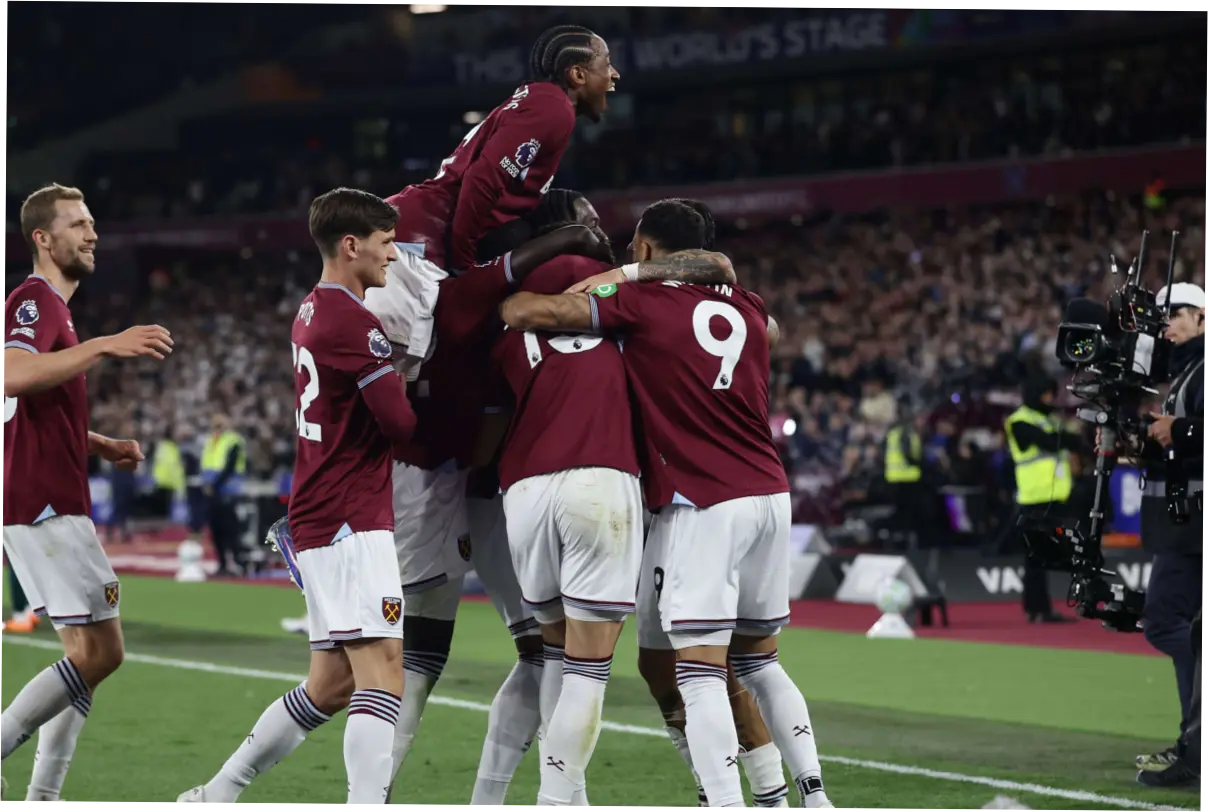 West Ham United Menghancurkan Wolves, Tottenham Terjerumus ke Zona Degradasi Liga Premier